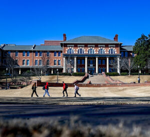 Students walk through the Court of North Carolina in front of the 1911 Building. Photo by Becky Kirkland.